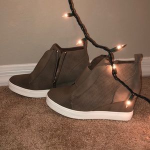 NEW Suede Wedge Sneaker - Size 8 Taupe - Vici